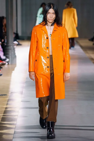 Look 32